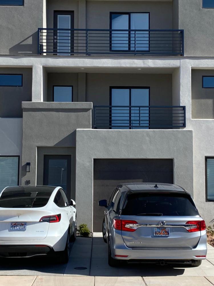 Zen Trail Retreat - New 5 bedroom luxury Condo